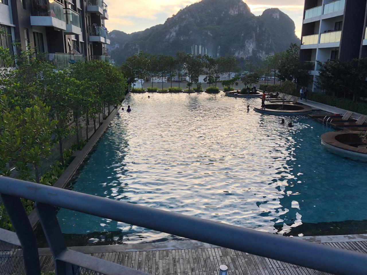Urban 360 Suite Residence Batu-grotten Buitenkant foto